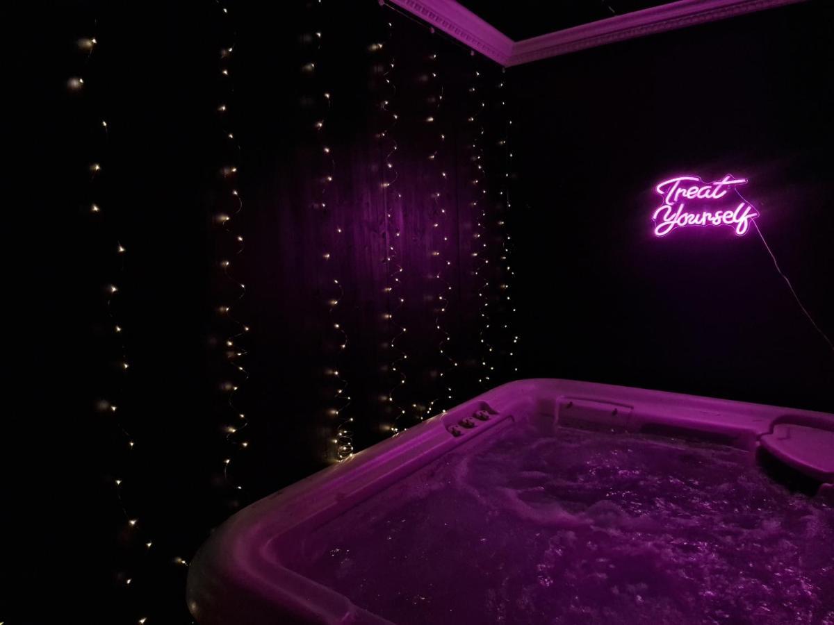 The Penny Black Apartment With Indoor Hot Tub Slamannan Екстериор снимка